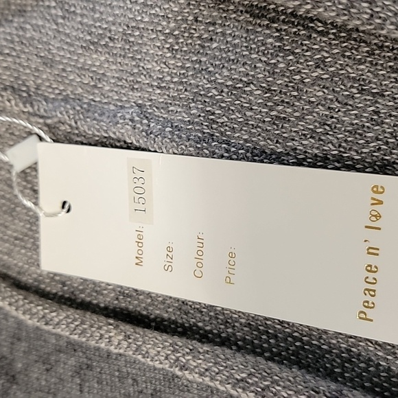 Peace n' Love Black, White & Gray Knitted Fringed Cape / Shawl. NEW with Tag - Picture 14 of 15